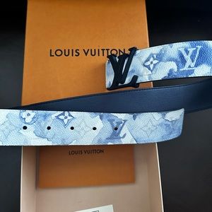 LOUIS VUITTON “LV SHAPE” REVERSE BELT! WORN 1 TIME! 100% AUTHENTIC W/ BOX & BAG!
